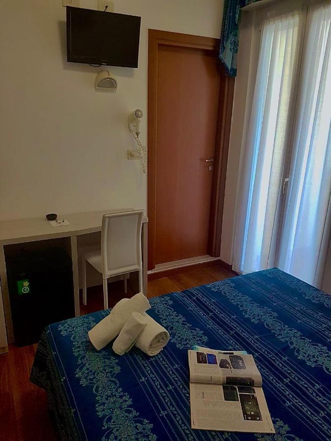 Hotel Arena Rimini Buitenkant foto