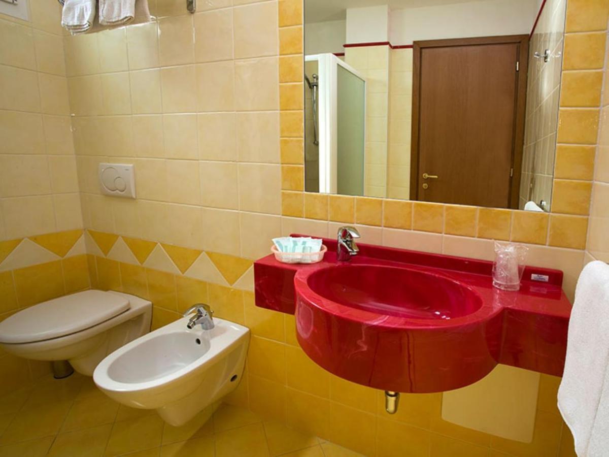 Hotel Arena Rimini Buitenkant foto