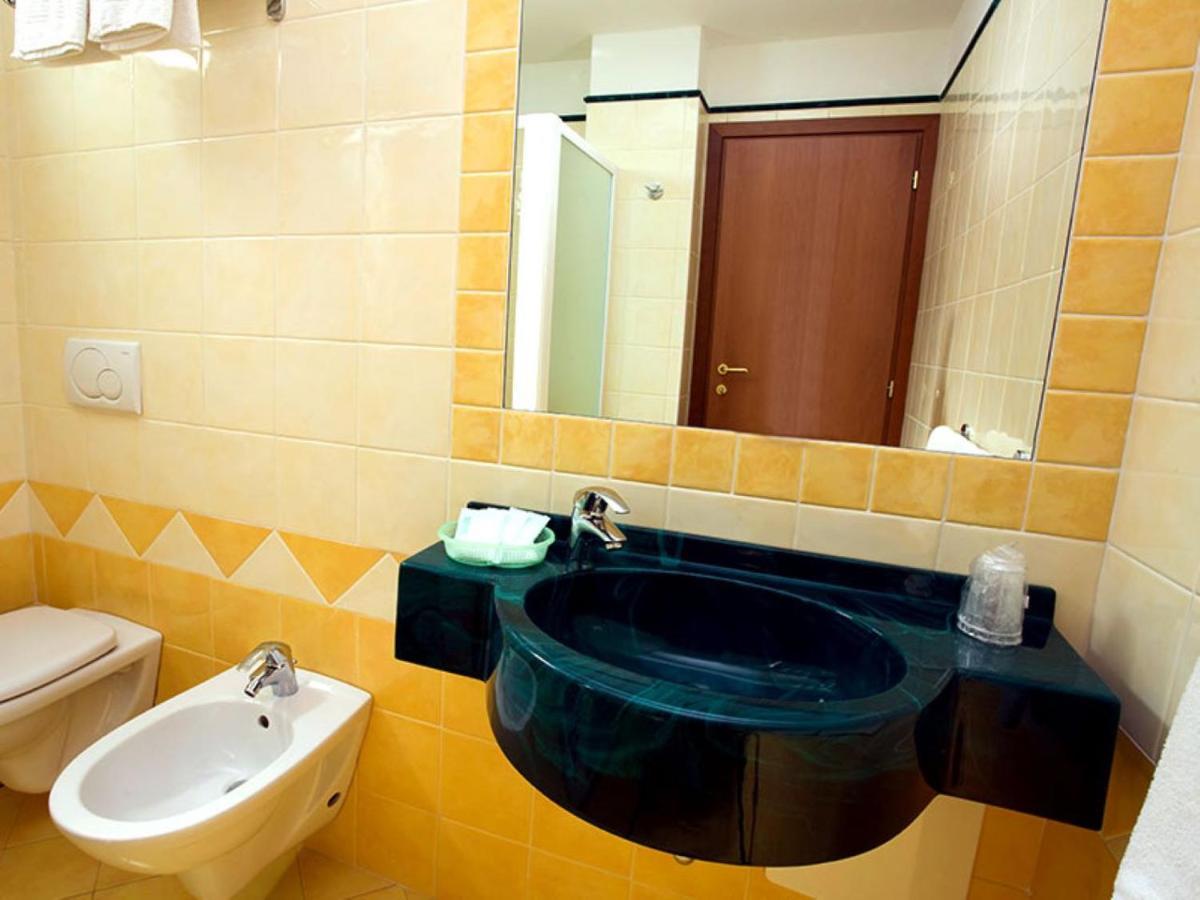 Hotel Arena Rimini Buitenkant foto